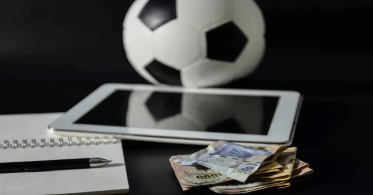 كيف تدفع الأندية رواتب لاعبين كرة القدم؟