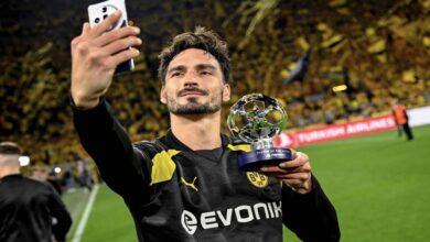 يويفا يختار هوملز رجلاً لمباراة دورتموند وسان جيرمان في ذهاب نصف نهائي الأبطال