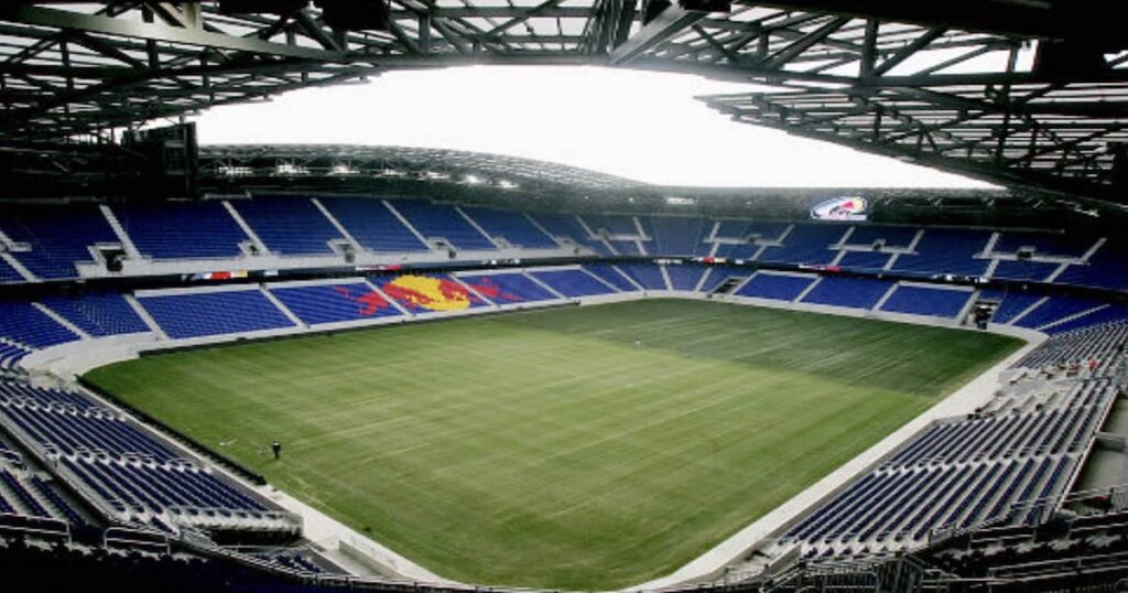 جولة في ملعب لايبزيغ آرينا.. تاريخ الافتتاح وسر الاسم وكم كلف بناءه؟