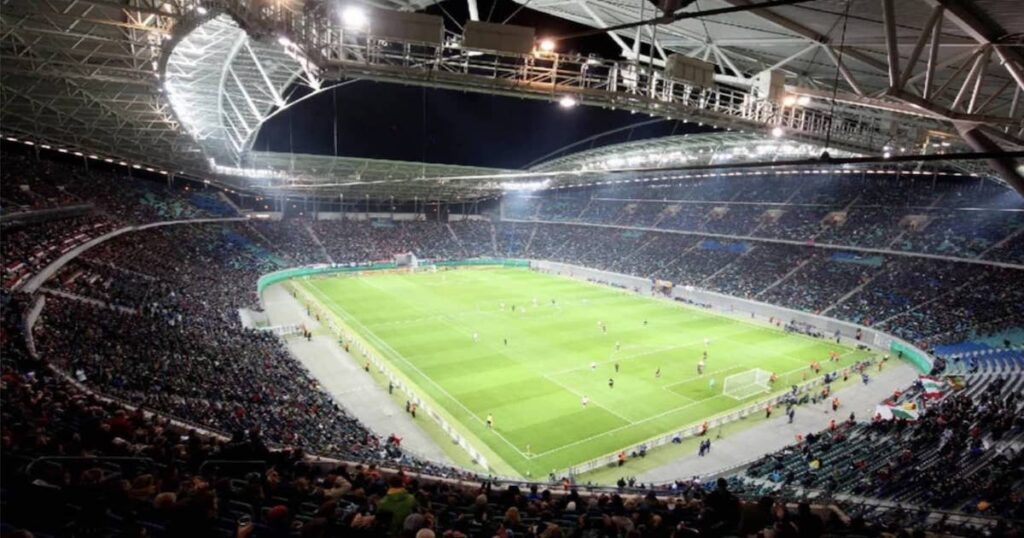 جولة في ملعب لايبزيغ آرينا.. تاريخ الافتتاح وسر الاسم وكم كلف بناءه؟