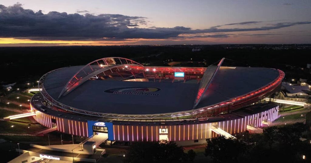 جولة في ملعب لايبزيغ آرينا.. تاريخ الافتتاح وسر الاسم وكم كلف بناءه؟