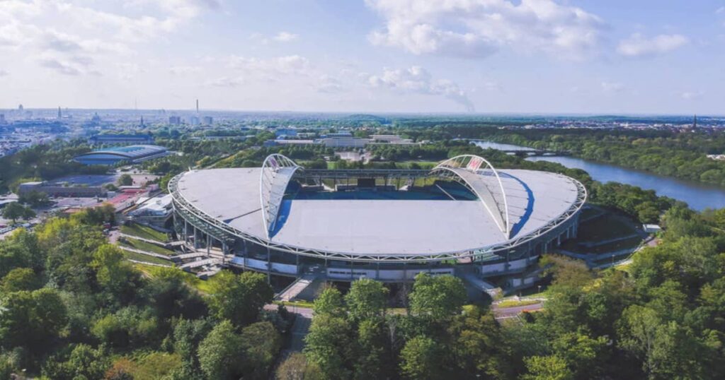 جولة في ملعب لايبزيغ آرينا.. تاريخ الافتتاح وسر الاسم وكم كلف بناءه؟