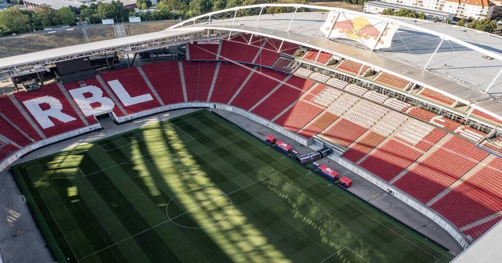 جولة في ملعب لايبزيغ آرينا.. تاريخ الافتتاح وسر الاسم وكم كلف بناءه؟