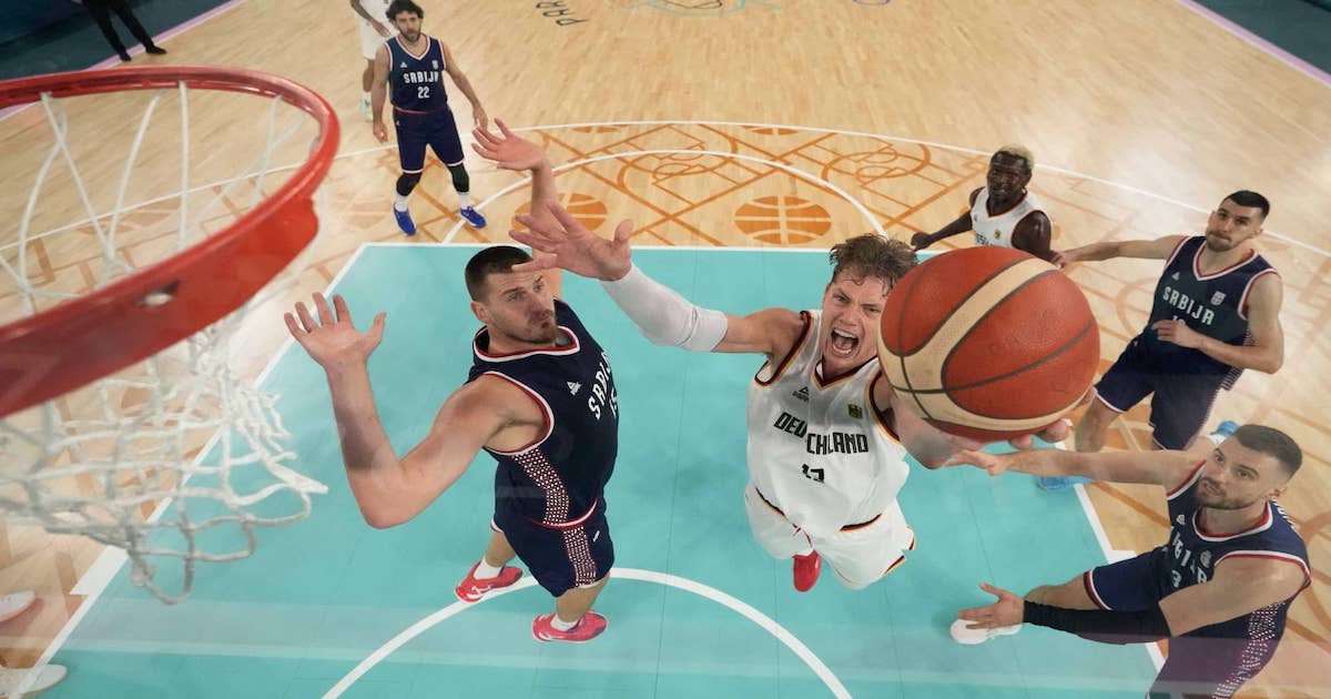كرة سلة صربيا تتجنب ريمونتادا ألمانيا وتظفر بالميدالية البرونزية في أولمبياد باريس