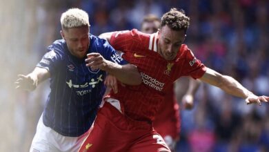 ليفربول يهزم إيبسويتش تاون بثنائية في افتتاح الدوري الإنجليزي