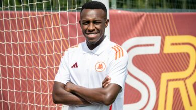 سعود عبد الحميد يتابع تعادل روما مع يوفنتوس من دكة البدلاء