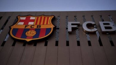 قلق متزايد وتحقيقات قانونية تضغط على برشلونة وسط تحديات المنافسة