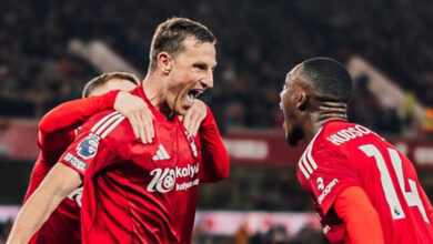 كريس وود يقود نوتنجهام لانتصار صعب ويعمق جراح كريستال بالاس