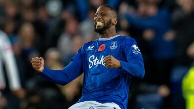 إيفرتون يتجنب الخسارة من فولهام في الوقت القاتل