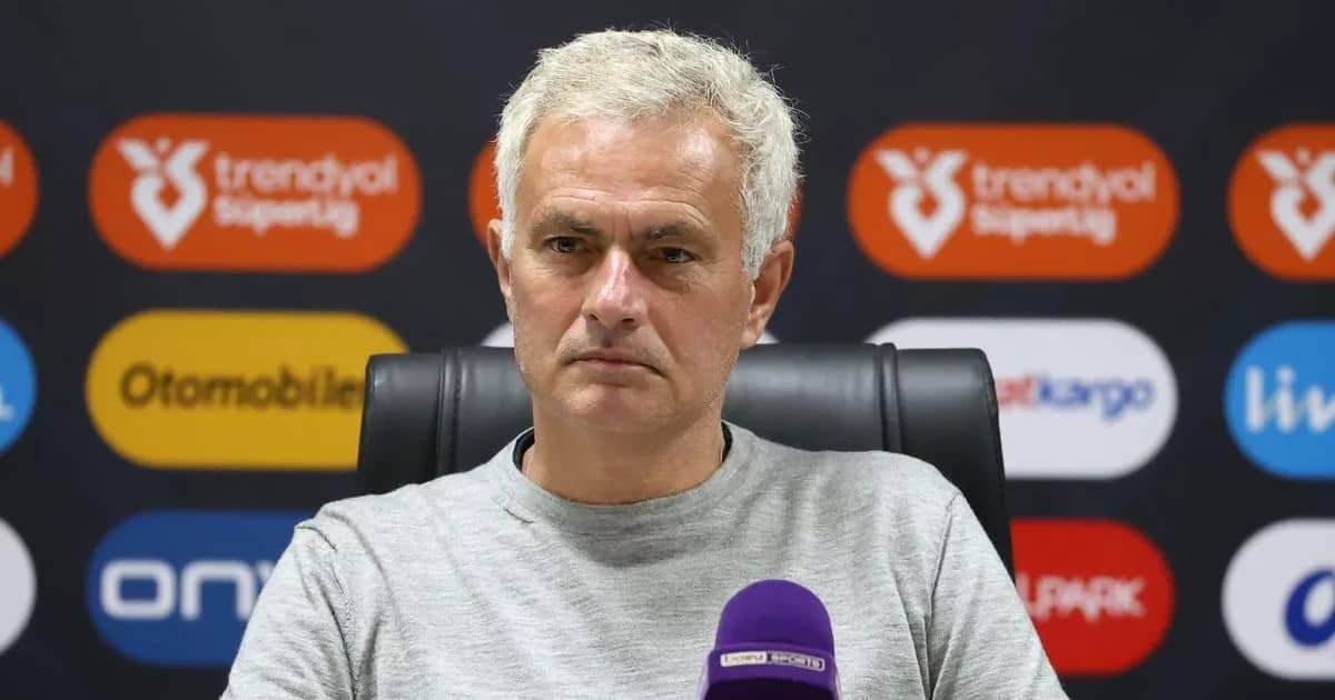 هل يستطيع مانشستر يونايتد التغلب على مدربه السابق مورينيو في مواجهة حاسمة؟