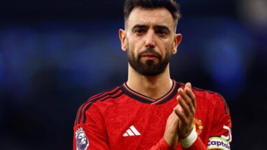 برونو فيرنانديز ينتقد أجواء مانشستر يونايتد وسط ضغوط على تن هاغ