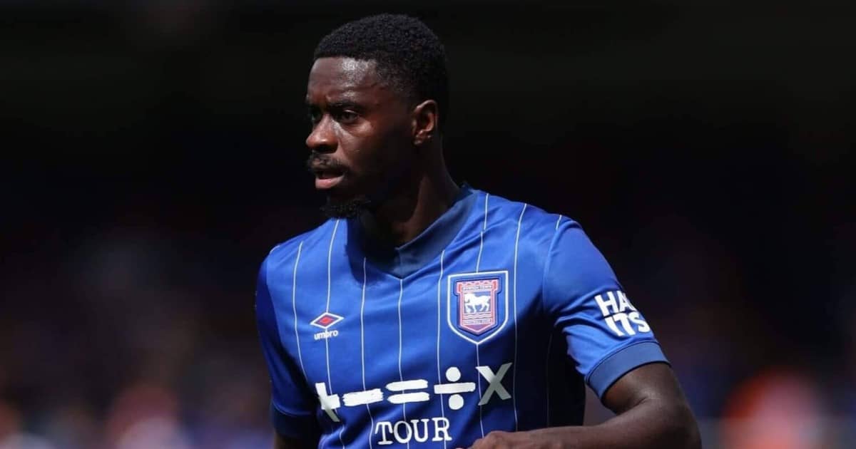 إصابة مروعة للاعب إبسويتش تاون تبعده عن الملاعب لفترة طويلة وتهدد مستقبله الدولي