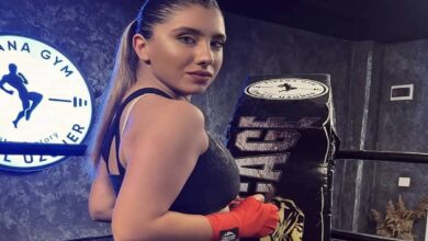 الحكمة اليف كارا ارسلان تمارس الملاكمة في صالة الألعاب الرياضية