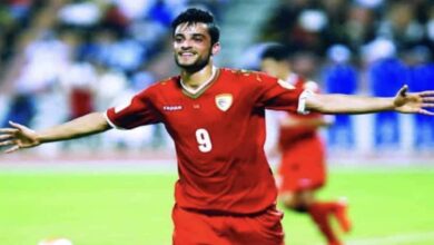 من هو عبد العزيز المقبالي.. هداف الدوري العماني "البارع"؟