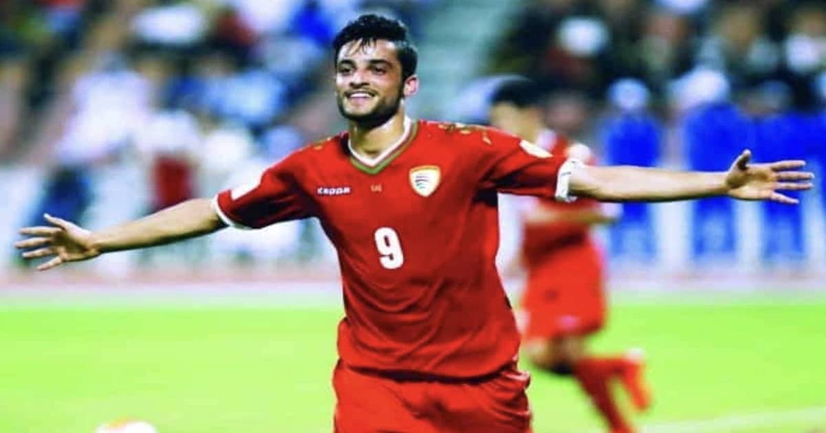 من هو عبد العزيز المقبالي.. هداف الدوري العماني "البارع"؟