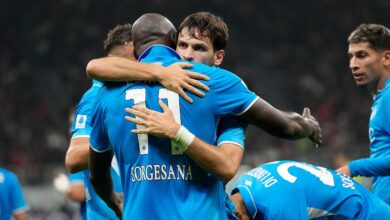 نابولي يستغل الظروف الصعبة لميلان ويهزمه بهدفين