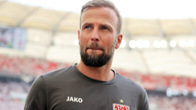 من هو سيباستيان هونيس الذي أنقذ تين هاغ من الإقالة؟