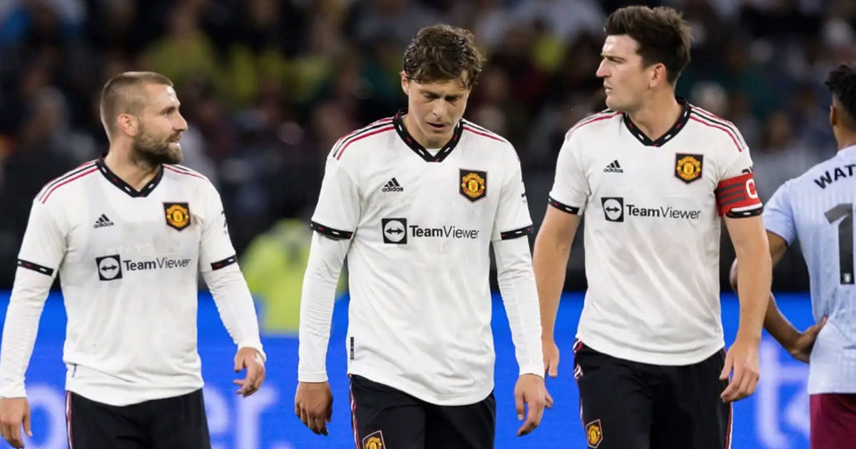 ميلان يستغل إبراهيموفيتش لضم مدافع مانشستر يونايتد "المنبوذ"