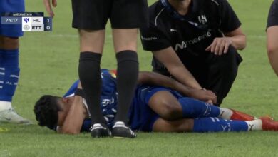 إصابة خطيرة لنجم الهلال سالم الدوسري في مباراة الاتفاق بدوري روشن