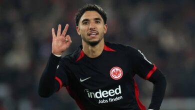 برشلونة يراقب النجم المصري عمر مرموش كبديل لليفاندوفسكي