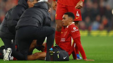 إصابة ألكسندر-أرنولد تثير القلق في ليفربول قبل مواجهات حاسمة