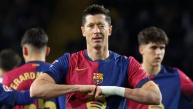 ليفاندوفسكي يقترب من تمديد عقده مع برشلونة