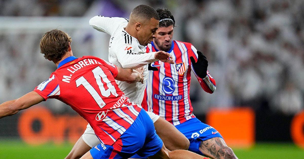 أتلتيكو مدريد يتعادل مع ريال مدريد ويواصل ملاحقته