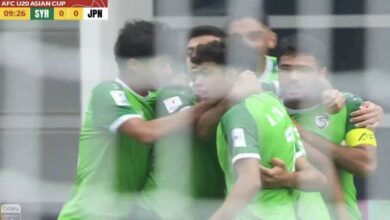 لاعبو منتخب شباب سوريا يحتفلون بهدف التقدم أمام اليابان 17-2-2025