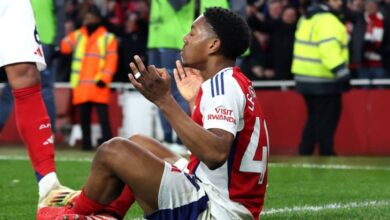 مايلز لويس-سكيلي يتألق ويثير الجدل أمام مان سيتي