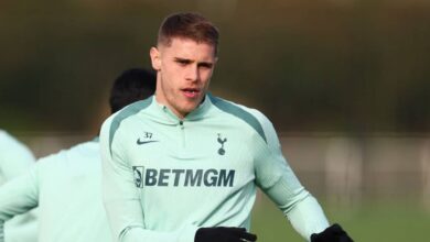 فان دي فين: أرني سلوت حاول ضمي مرتين قبل انتقاله إلى ليفربول