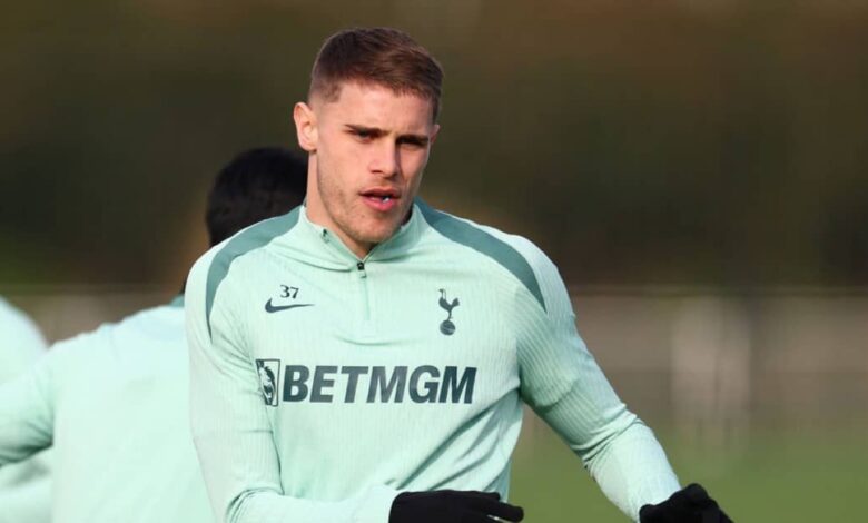 فان دي فين: أرني سلوت حاول ضمي مرتين قبل انتقاله إلى ليفربول