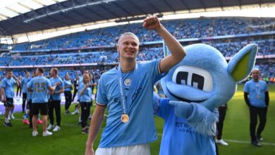 هالاند يتسبب في إصابة موظفة تميمة مانشستر سيتي