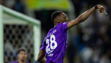 الهلال يتخطى التعاون بثنائية ويواصل مطاردة الاتحاد