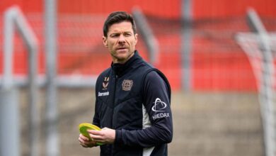 ألونسو يرفض حسم قراره بشأن الاستمرار مع ليفركوزن