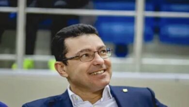 طبيب نادي برشلونة كارليس مينيارو