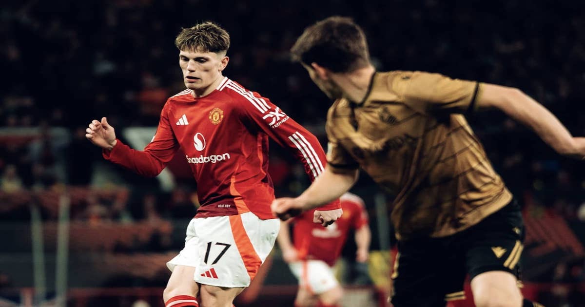 أليخاندرو غارناتشو في مباراة مانشستر يونايتد وريال سوسيداد 13-3-2025