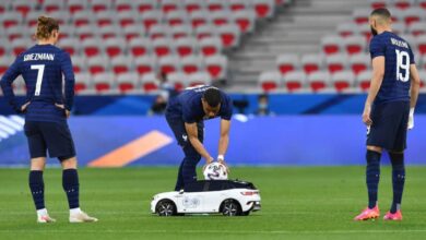 موقف طريف لمبابي قبل لقاء كرواتيا بسبب سيارة التحكم المعطلة