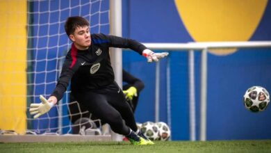 حارس برشلونة الشاب ماكس بونفيل يشارك في تدريبات الفريق الأول
