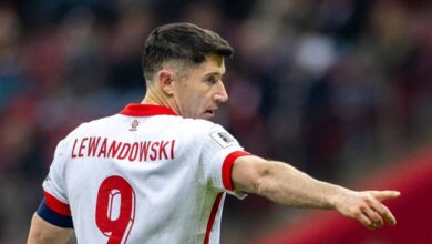 برشلونة يترقب تطورات إصابة ليفاندوفسكي مع بولندا