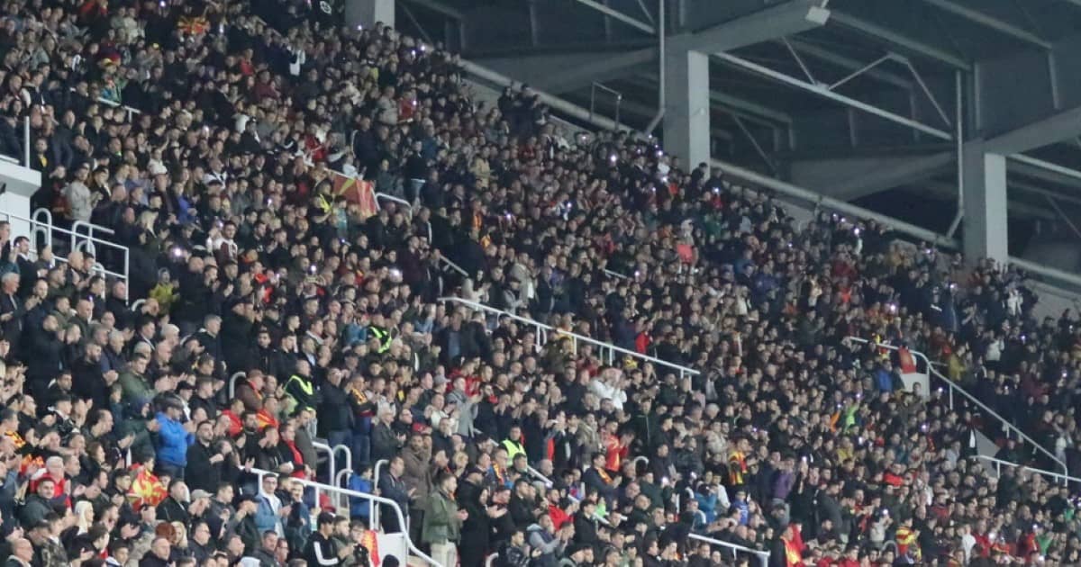 مباراة مقدونيا وويلز تتوقف تكريمًا لضحايا الحريق