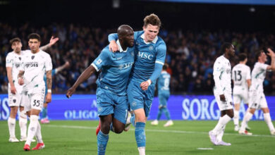 نابولي يسحق إمبولي بثلاثية ويضيق الخناق على الإنتر