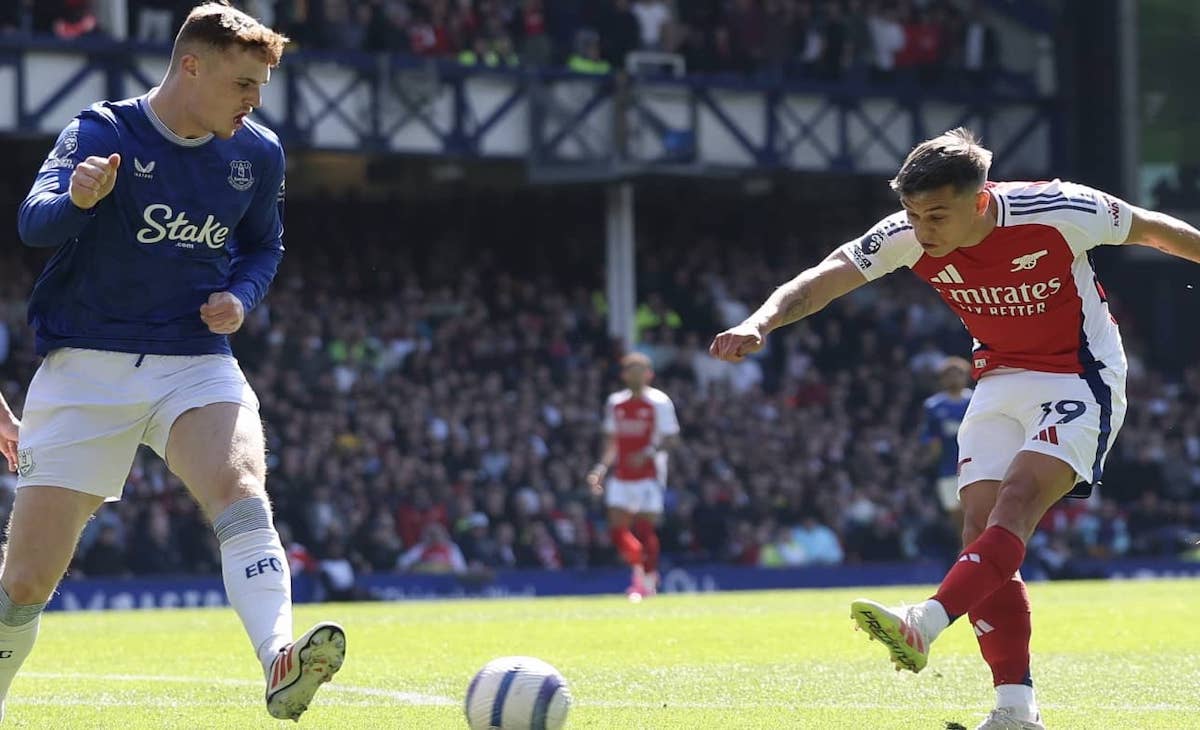 إيفرتون يُقدم هدية ثمينة لعدوه بالتعادل مع أرسنال في غوديسون بارك