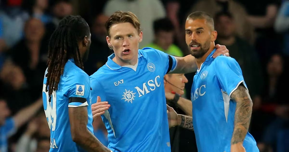 نابولي يتخطى عقبة تورينو بثنائية وينفرد بصدارة الدوري الإيطالي