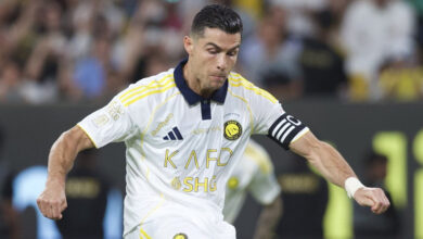 النصر يثأر من الخليج بثنائية في ليلة عودة رونالدو وتوهج القميص الثالث