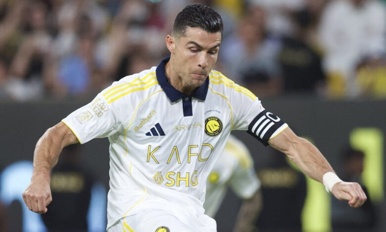 النصر يثأر من الخليج بثنائية في ليلة عودة رونالدو وتوهج القميص الثالث