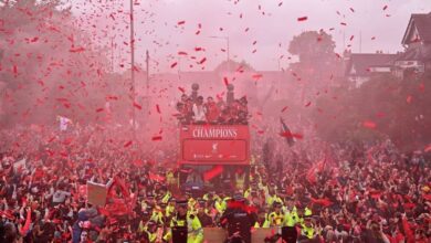 ليفربول يؤجل احتفالاته بلقب الدوري بعد حادث مأساوي أصاب 27 مشجعًا