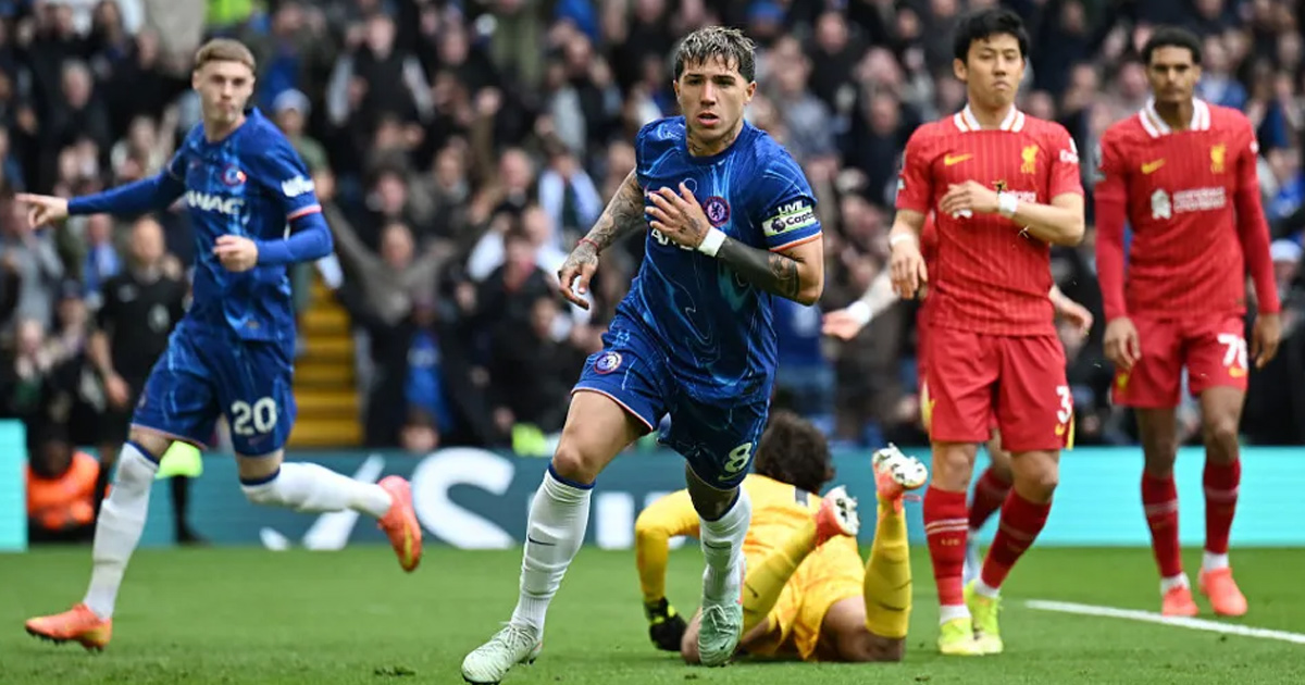 تشيلسي يعكر تتويج ليفربول بثلاثية ويقتحم صراع بطاقات دوري الأبطال