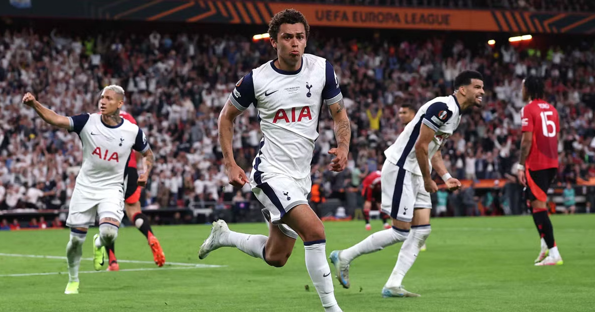 توتنهام يُنقذ موسمه على حساب اليونايتد بلقب اليورباليج وينهي صيام 17 عامًا