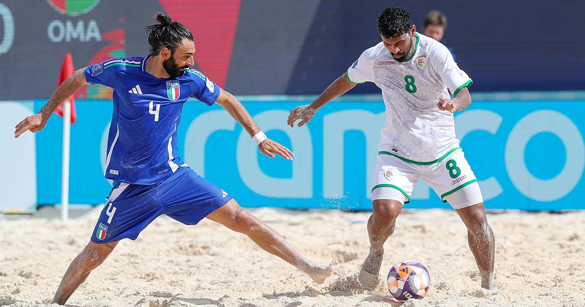 بداية صعبة لعُمان في كأس العالم للكرة الشاطئية بالخسارة أمام إيطاليا