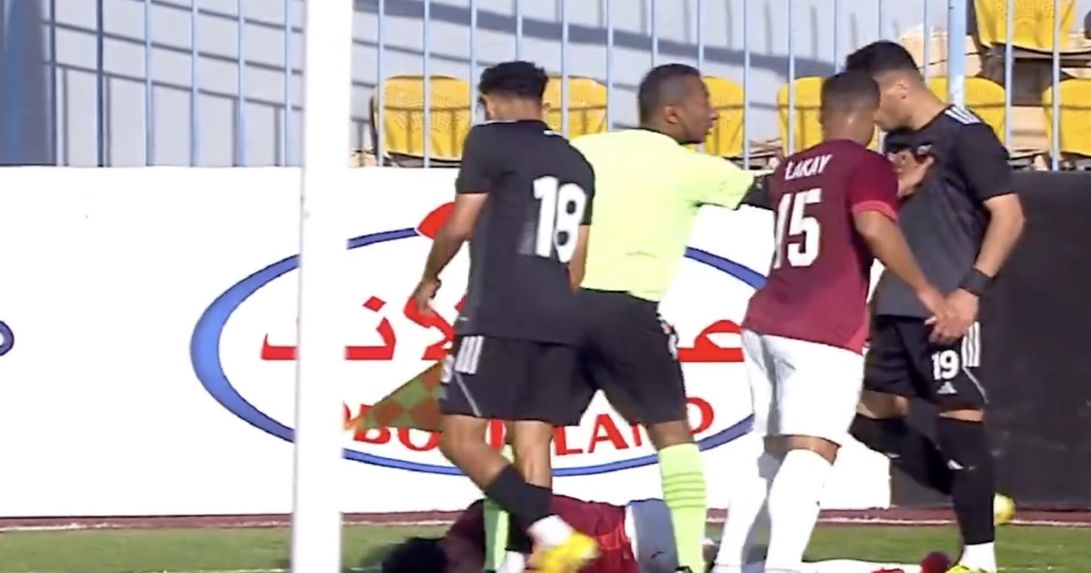 هل استحق توفيق محمد الطرد في مباراة بتروجيت وسيراميكا كليوباترا؟